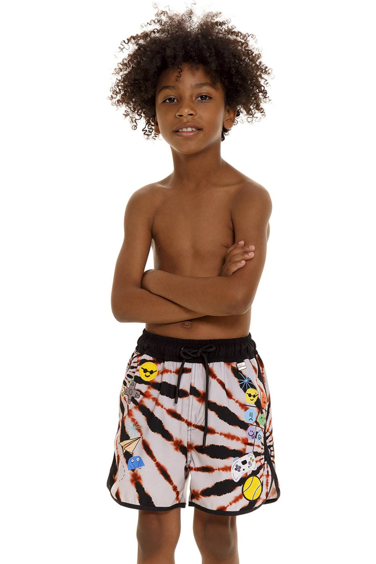 naif-tiago-kids-trunk-12331-front-with-model - 1