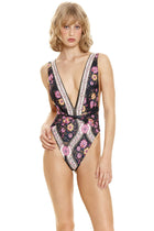 Thumbnail - aguja-ellis-one-piece-12811-front-with-model - 1