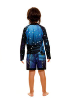 Thumbnail - Eter-Kids-Rashguard-Noah-13756-back-with-model - 3