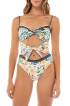 Thumbnail - Jardim-Carrie-One-piece-14272-front-with-model - 1