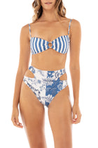 Thumbnail - Kai-Bikini-Bottom-Carieli-137121-front-reversible-side-with-model - 6