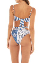 Thumbnail - Kai-Bikini-Bottom-Carieli-137121-back-with-model-reversible-side - 1