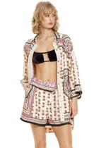 Thumbnail - aguja-shopie-shorts-12825-front-with-model-complete-outfit - 6