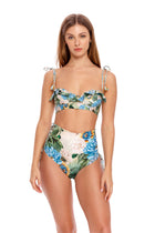 Thumbnail - aine-margot-bikini-top-10508-front-with-model - 1