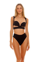 Thumbnail - eames-alexa-bikini-top-11581-front-with-model - 1