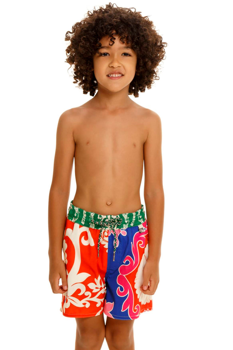 Main image -  eames-nick-kids-trunk-11561-front-with-model