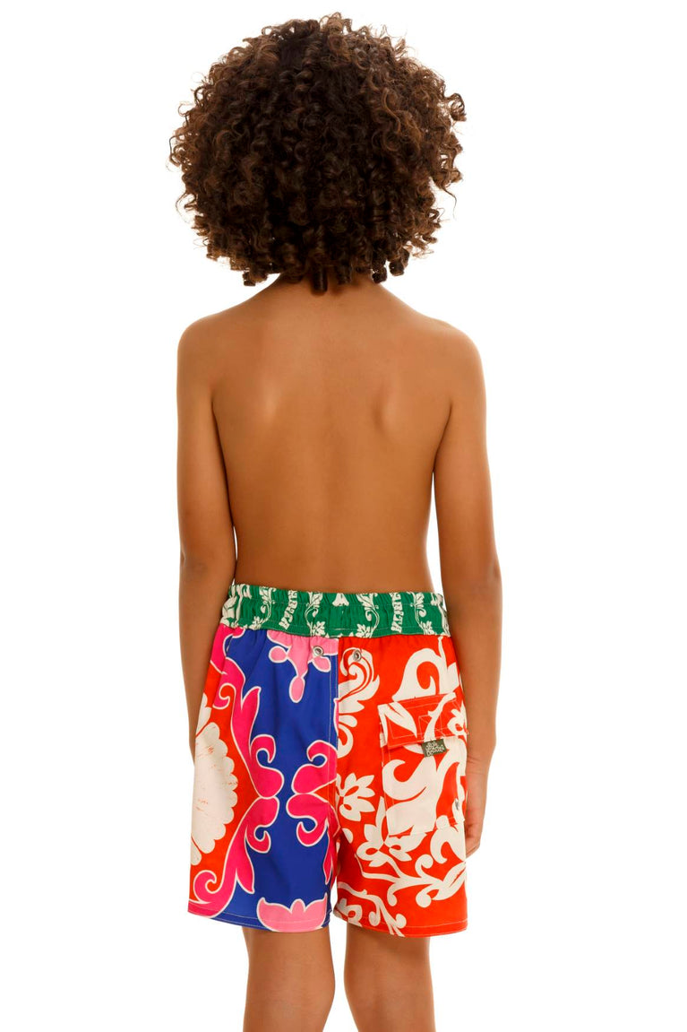 Hover Alternative image -  eames-nick-kids-trunk-11561-back-with-model