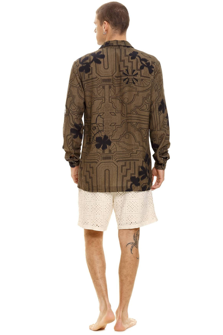 Gres-shawn-shirt-13148-back-with-model-full-body - 6