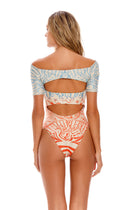 Thumbnail - Kaaw-Amara-One-Piece-10105-bsck-with-model - 2