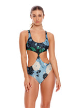 Thumbnail - Kaaw-Kasie-One-Piece-10106-front-with-model - 1