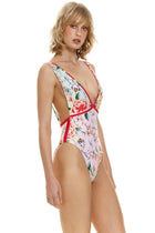 Thumbnail - Korin-tulipa-one-piece-13155-side-with-model - 6