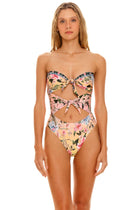 Thumbnail - sally-carrie-one-piece-11510-front-with-model-without-straps - 5