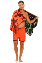 Thumbnail - tonka-adam-towel-11537-front-side-with-model - 2