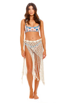 Thumbnail - tout-alaia-sarong-cover-up-11019-front-with-model-2 - 6