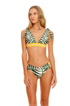 Thumbnail - tout-lana-bikini-bottom-11008-front-with-model - 3