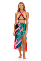 Thumbnail - vini-adrina-crop-top-10546-front-with-model - 1