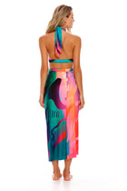 Thumbnail - vini-adrina-crop-top-10546-back-with-model - 3