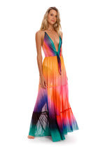 Thumbnail - vini-cosmea-dress-10551-side-with-model - 3