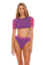 Thumbnail - vini-hazel-crop-top-10565-front-with-model - 1