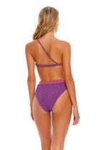 Thumbnail - vini-tulip-bikini-top-10563-back-with-model - 3