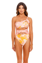 Thumbnail - vita-gemma-one-piece-10980-front-with-model - 1