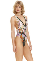 Thumbnail - vitreo-aloe-one-piece-12796-side-with-model - 5